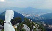 63   Dalla Madonnina di vetta con vista sulla croce sottoverso Nembro e il Misma ...